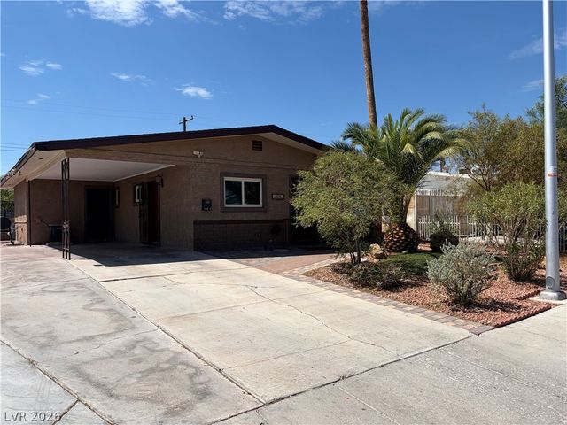 5213 Pebble Beach Boulevard, Las Vegas, NV 89108