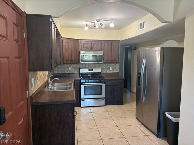 5213 Pebble Beach Boulevard, Las Vegas, NV 89108