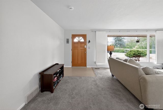 646 SE Ely Street, Oak Harbor, WA 98277
