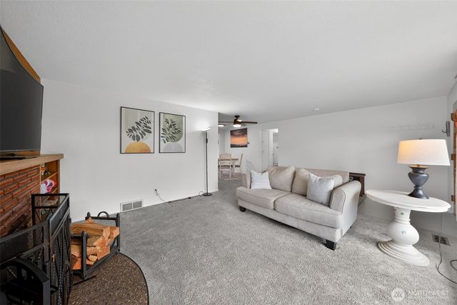 646 SE Ely Street, Oak Harbor, WA 98277
