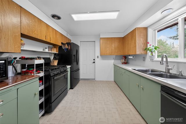 646 SE Ely Street, Oak Harbor, WA 98277
