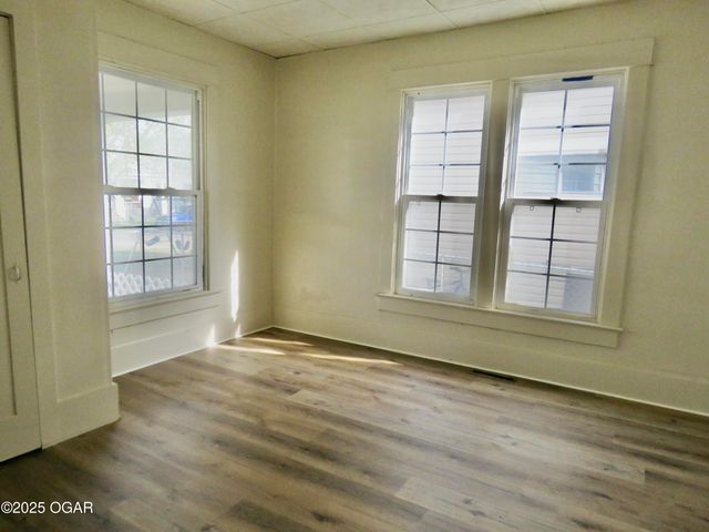 912 Chestnut Avenue, Joplin, MO 64801