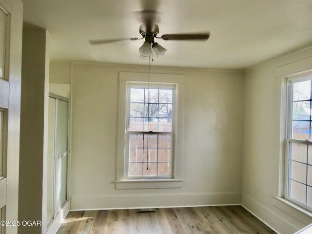 912 Chestnut Avenue, Joplin, MO 64801