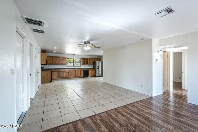 2914 E CHARLESTON Avenue, Phoenix, AZ 85032
