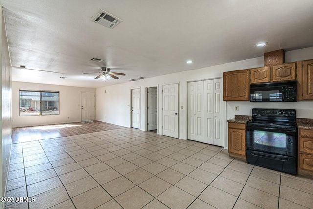 2914 E CHARLESTON Avenue, Phoenix, AZ 85032