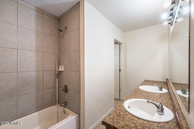 2914 E CHARLESTON Avenue, Phoenix, AZ 85032