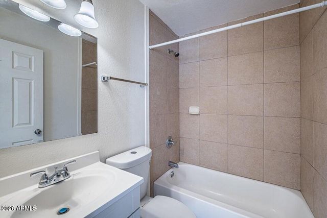 2914 E CHARLESTON Avenue, Phoenix, AZ 85032