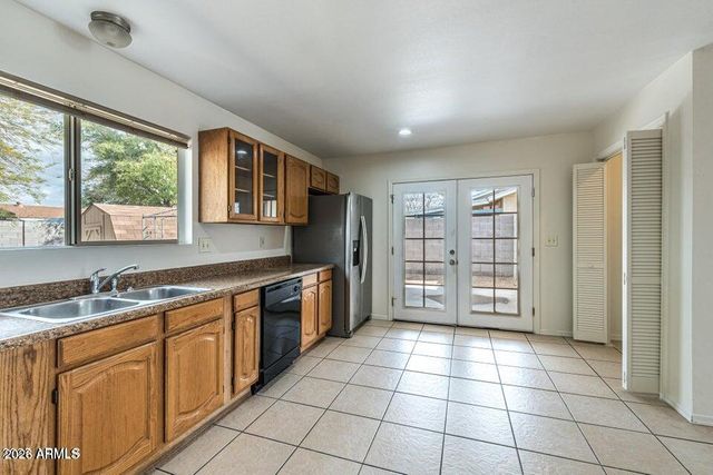 2914 E CHARLESTON Avenue, Phoenix, AZ 85032