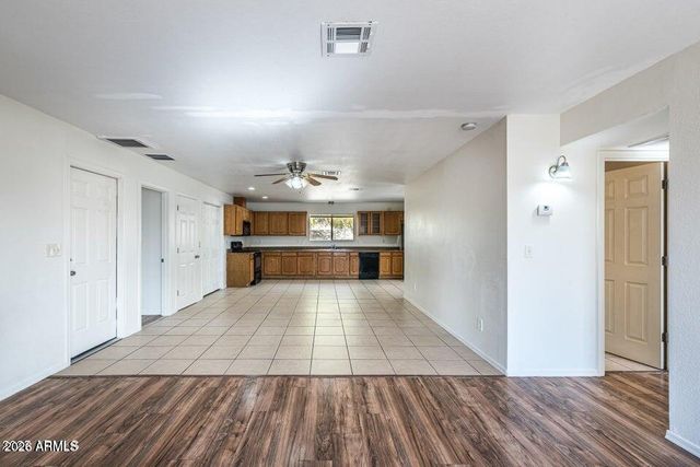 2914 E CHARLESTON Avenue, Phoenix, AZ 85032
