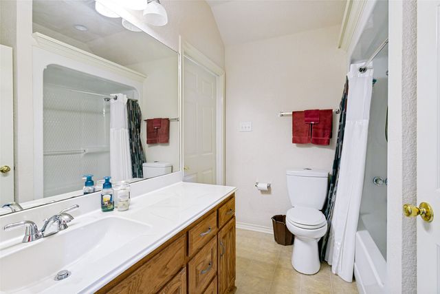 1425 Tobie Layne Street, Benbrook, TX 76126