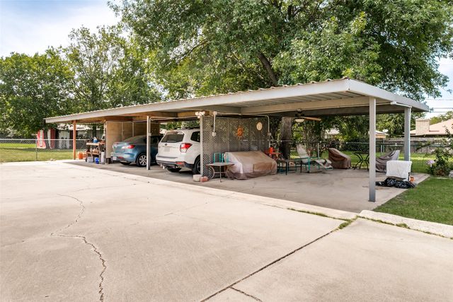 1425 Tobie Layne Street, Benbrook, TX 76126