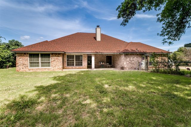 1425 Tobie Layne Street, Benbrook, TX 76126