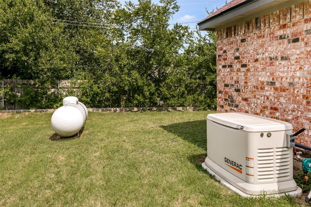 1425 Tobie Layne Street, Benbrook, TX 76126