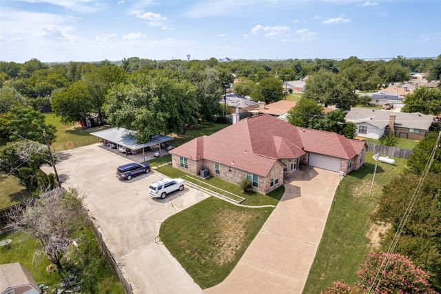 1425 Tobie Layne Street, Benbrook, TX 76126