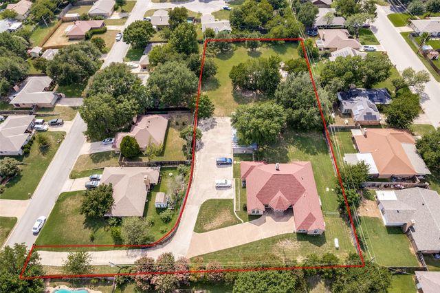 1425 Tobie Layne Street, Benbrook, TX 76126
