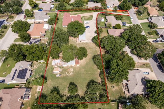 1425 Tobie Layne Street, Benbrook, TX 76126