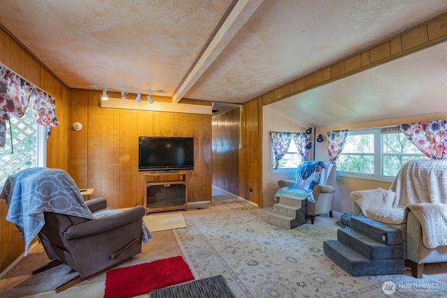 239 Robinson Road, Port Angeles, WA 98362