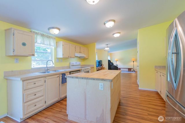 239 Robinson Road, Port Angeles, WA 98362