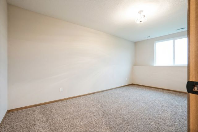 3329 Center Court, Robins, IA 52328