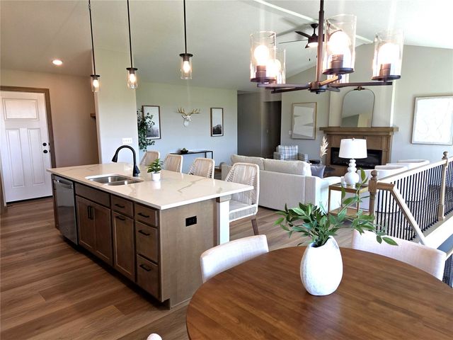 3329 Center Court, Robins, IA 52328
