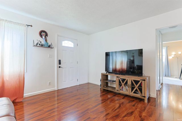 915 S Dale Avenue, Mishawaka, IN 46544