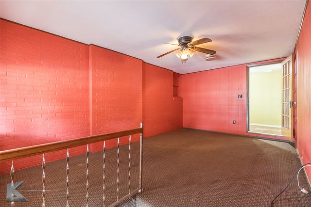 341 N 3rd Avenue, Munday, TX 76371