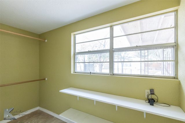 341 N 3rd Avenue, Munday, TX 76371