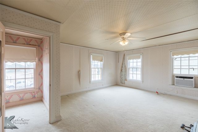 341 N 3rd Avenue, Munday, TX 76371