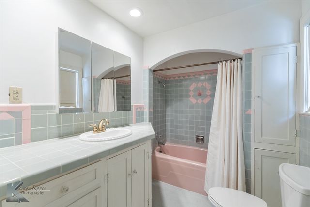 341 N 3rd Avenue, Munday, TX 76371