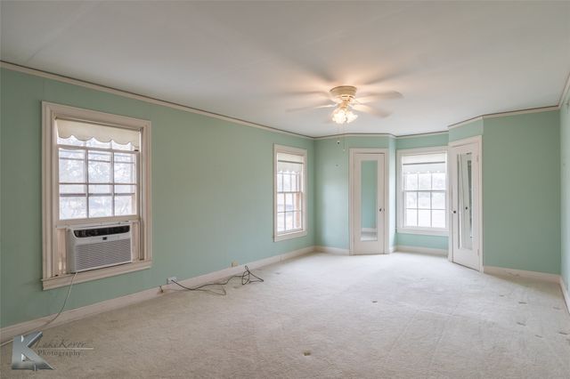 341 N 3rd Avenue, Munday, TX 76371