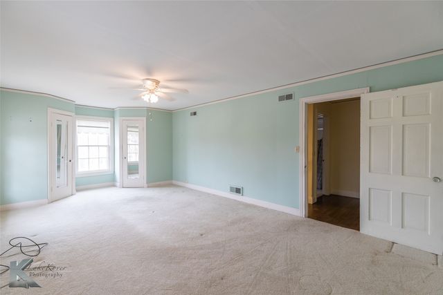 341 N 3rd Avenue, Munday, TX 76371