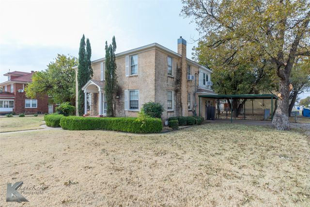 341 N 3rd Avenue, Munday, TX 76371