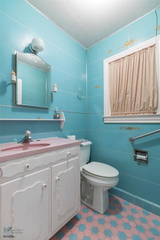 341 N 3rd Avenue, Munday, TX 76371