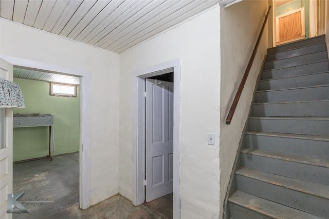 341 N 3rd Avenue, Munday, TX 76371