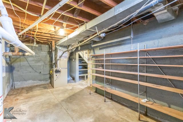 341 N 3rd Avenue, Munday, TX 76371