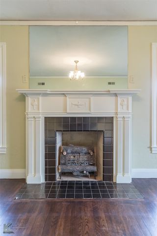 341 N 3rd Avenue, Munday, TX 76371