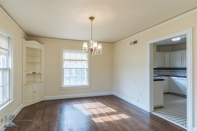 341 N 3rd Avenue, Munday, TX 76371