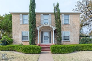 341 N 3rd Avenue, Munday, TX 76371