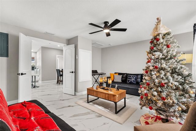 5721 CARROLLWOOD MEADOWS DRIVE, Tampa, FL 33625