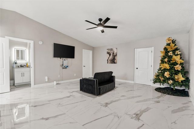 5721 CARROLLWOOD MEADOWS DRIVE, Tampa, FL 33625