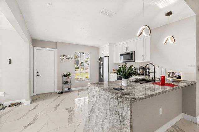 5721 CARROLLWOOD MEADOWS DRIVE, Tampa, FL 33625