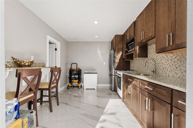 5721 CARROLLWOOD MEADOWS DRIVE, Tampa, FL 33625