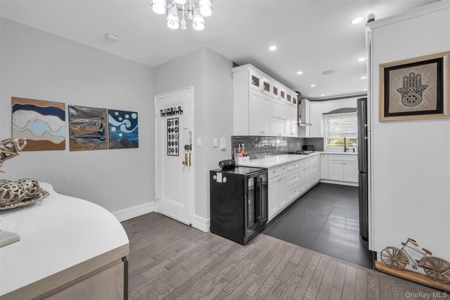 261 Central Avenue D1, Lawrence, NY 11559