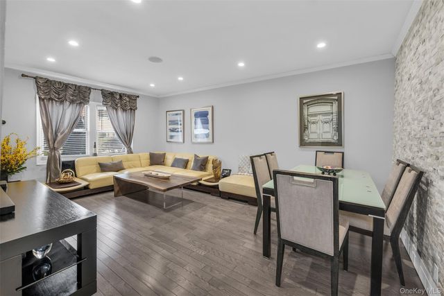261 Central Avenue D1, Lawrence, NY 11559