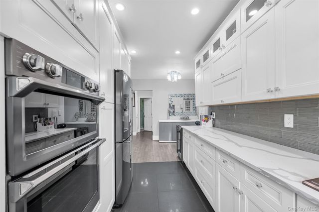 261 Central Avenue D1, Lawrence, NY 11559