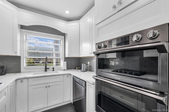 261 Central Avenue D1, Lawrence, NY 11559