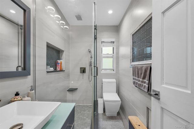 261 Central Avenue D1, Lawrence, NY 11559