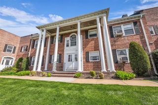 261 Central Avenue D1, Lawrence, NY 11559