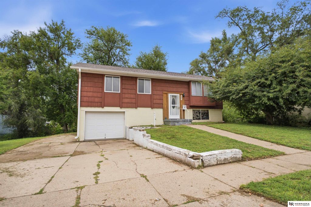 3006 Wayne Street, Bellevue, NE 68005