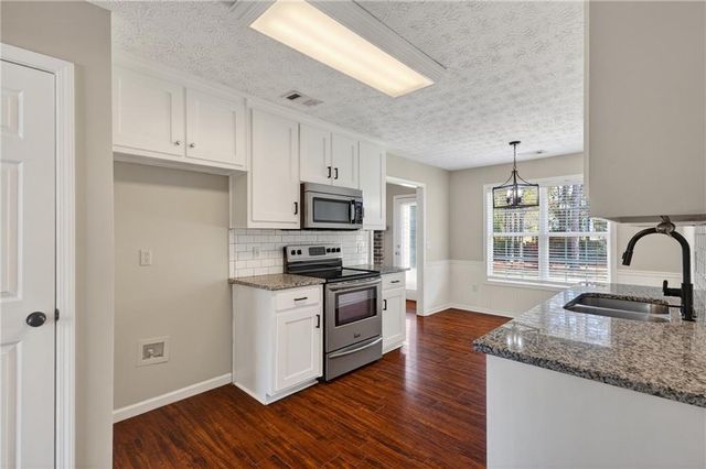 716 Manor Ridge Drive, Loganville, GA 30052